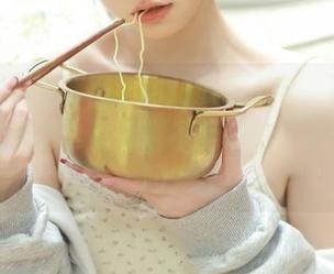 51黑料网站热评不断，下载后你会变成怎么看都燃不起来的‘小透明’吗？