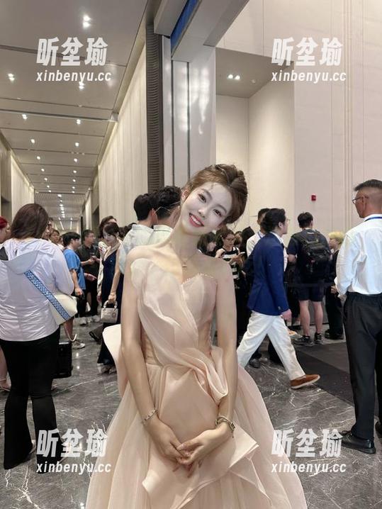 66吃瓜 66吃瓜最新黑料:这波瓜我给满分,但得小心吃!