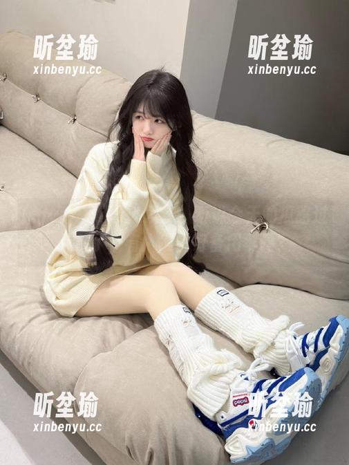 “hlw”发布：听说今天的瓜路过天台了，有人准备好备用伞吗？