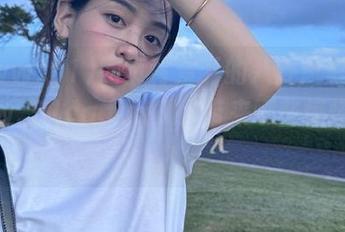 网页背景下的八卦风暴：‘www..51cg.fun’又带来哪些惊爆新闻？