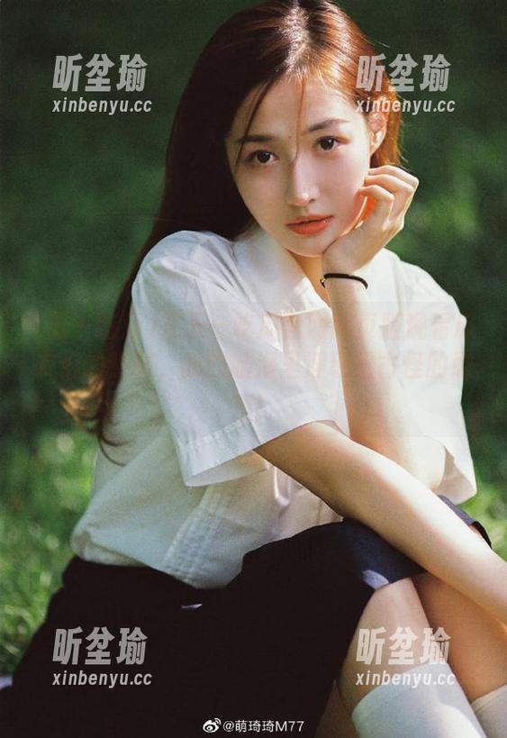 五一吃瓜 在五一吃瓜官网网页版观看瓜友们的热聊,我的脑海里浮现出古怪的联想!