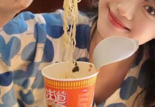好奇心驱使，我点进黑料爆料的app，入口让我有种身陷迷局的感觉，想要逃却又舍不得！